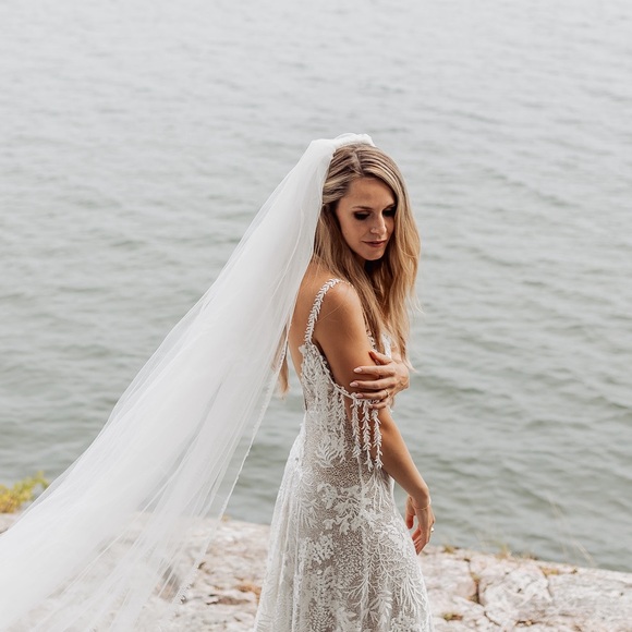 Grace Loves Lace Wedding Dress and Veil - Picture 2 of 10